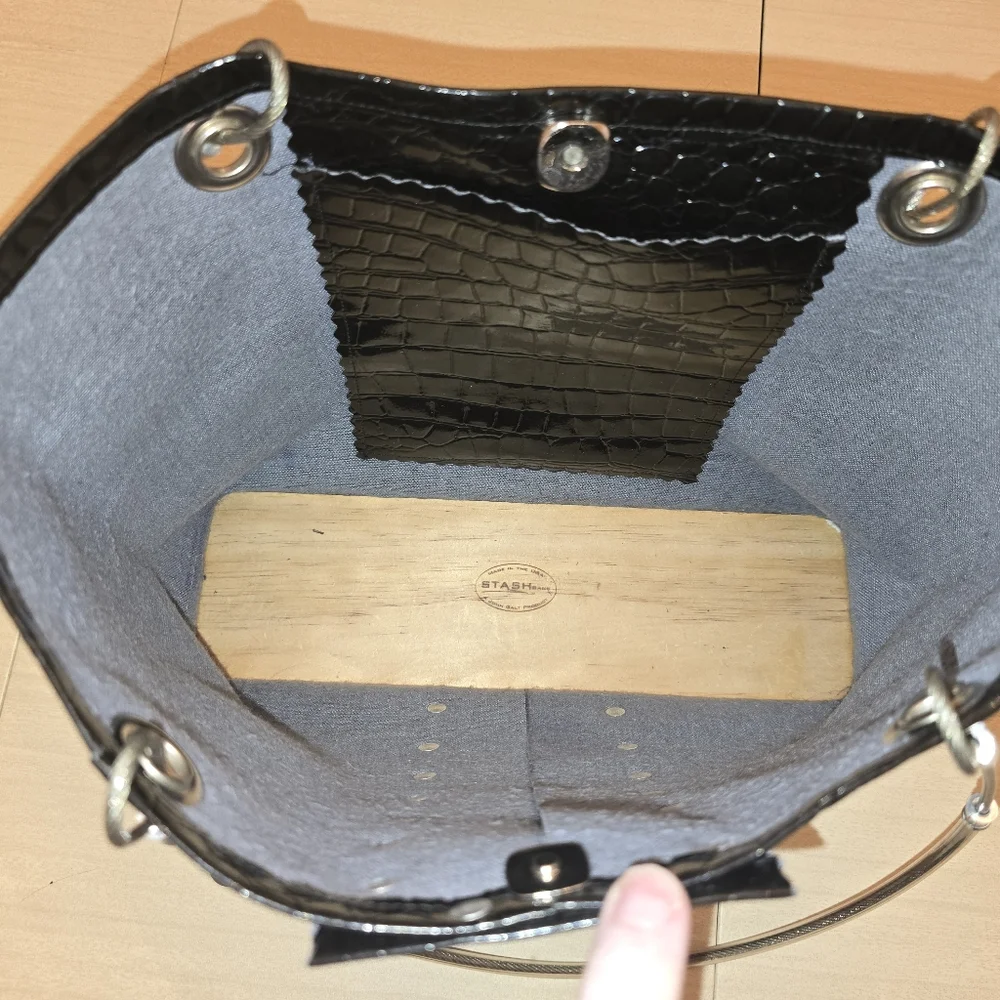 Stash Brand Vintage Elegant Black Croc-Embossed Tote Bag with Wood Base Like New - Picture 7 of 13